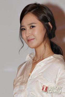 [PICS]Yuri @ the Fashion King Fanmeet Viewing Event Tumblr_m1us4fIcfx1r8kn61o2_250