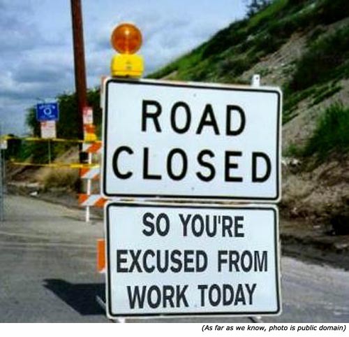 Panneaux comiques - Page 4 Funny-road-signs-road-closed-excused-from-work