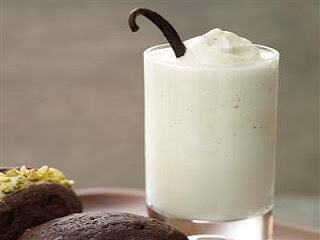 طريقة عمل الملك شيكس Milkshakes  Vanilla-Cardamom-Milk-Shake-Shooters.ashx_