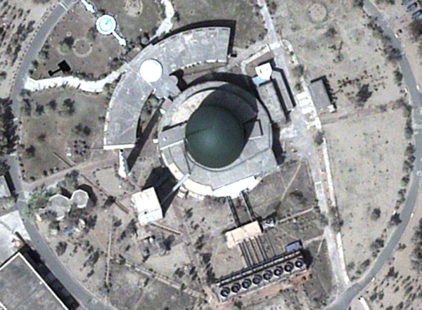 القوات الاستراتيجية الباكستانية .  Pakistan-nuclear-reactor