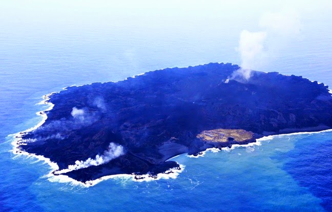 Japon: L’île apparue après une éruption volcanique huit fois plus grosse qu’il y a un an Ile-nishinoshima-japon-14-novembre-2014