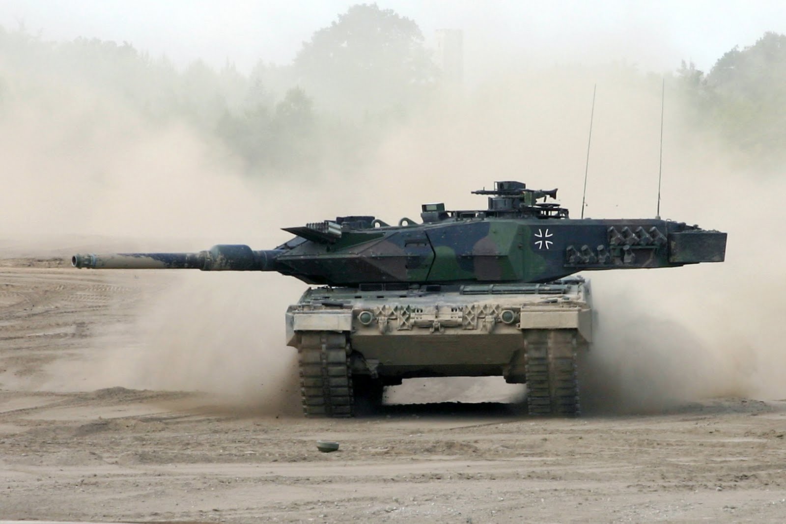 T-72 ΜΒΤ modernisation and variants - Page 4 KMW_LEOPARD2_11