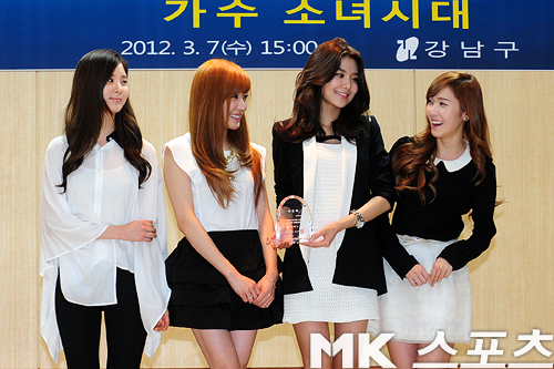 [PICS] Jessica, Tiffany, SooYoung, Seo Hyun Appointment Ceremony At Gangnam-Gu Office || 07.03.12  M5ziA