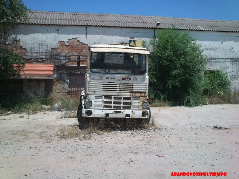 VEHICULOS SEMI-ABANDONADOS, RESTAURADOS Y ABANDONADOS. DSC_0005