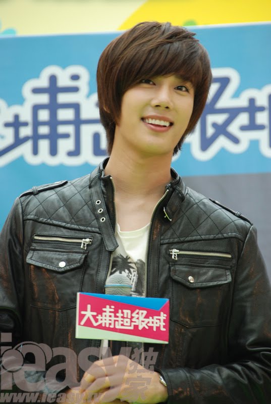 Park Jung Min Made Fans Giddy @ Hong Kong Fan Sign Event A21