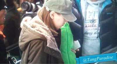 [PICS] Taeyeon @ Gimpo Airport || 06.01.12 Tumblr_lxcxdztFDH1r77uuao1_500