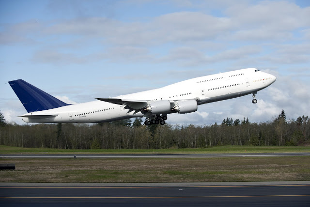 [Internacional] Voa o segundo protótipo do Boeing 747-8I  2nd-Boeing-747-8-Intercontinental-first-flight