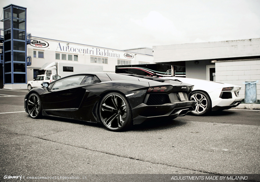 Lamborghini Aventador LP700-4 VS Ferrari 458 Italia  1