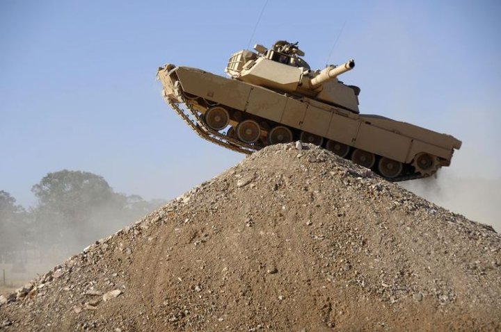 كل شئ عن الدبابة المصرية Abrams  207211_180884001958971_100001121188833_413736_2343791_n