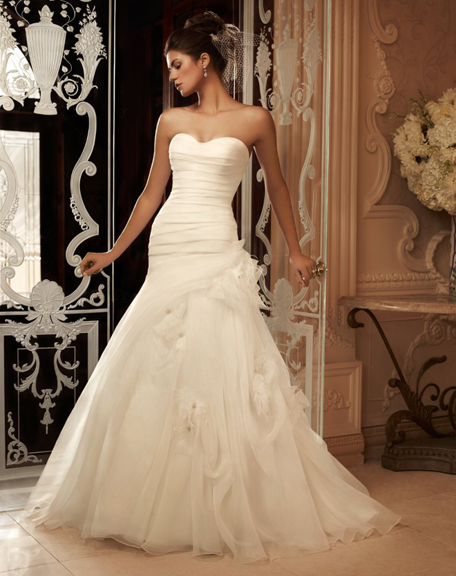 امتلكت العالم حين امتلكتك  Elegant-wedding-dresses-Casablanca-Bridal-spring-2013