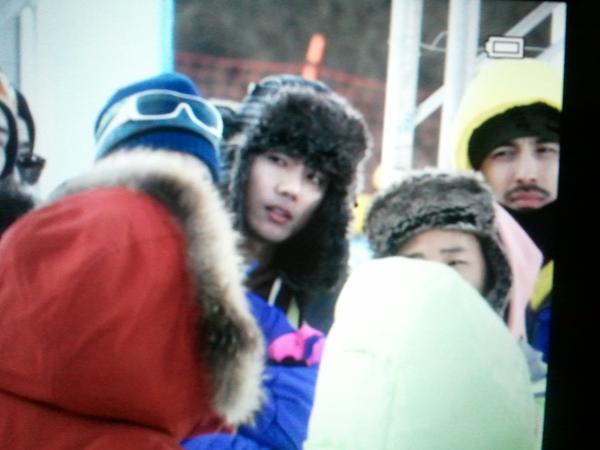 imagenes de Kyu Jong en la  filmacion  de 'Let's Go! Dream Team' 01.12.12  1