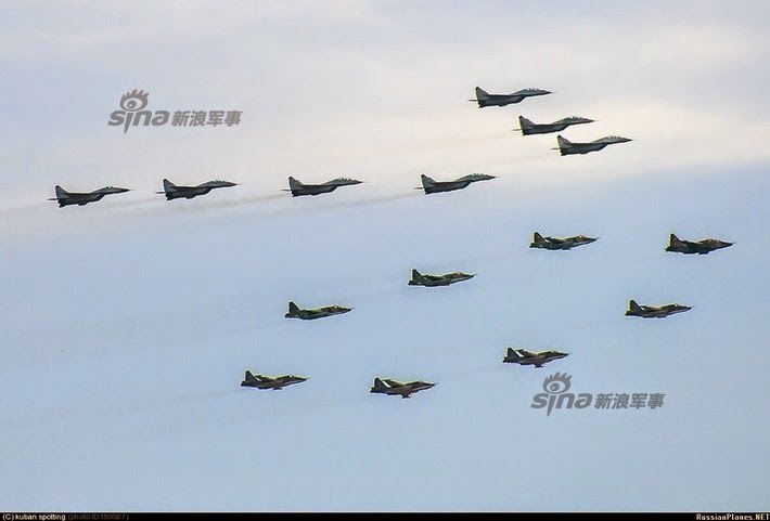 بروفه استعراض يوم النصر في روسيا  Russian%2Bfleet%2Bparade%2Btraining%2BMiG-29%2BSu-25%2Band%2Bhelicopters%2B1