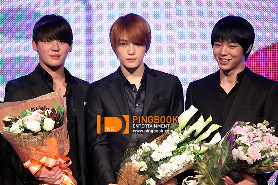 [2/4/2011][Pic] JYJ - Press Conference in Bangkok  Apb%2B%25286%2529