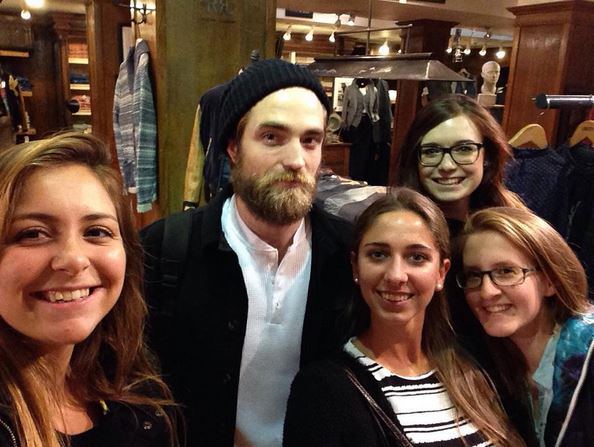 13 Septiembre - Nueva Foto Fan de Rob en Londres!!!!(13 Septiembre) Newpic