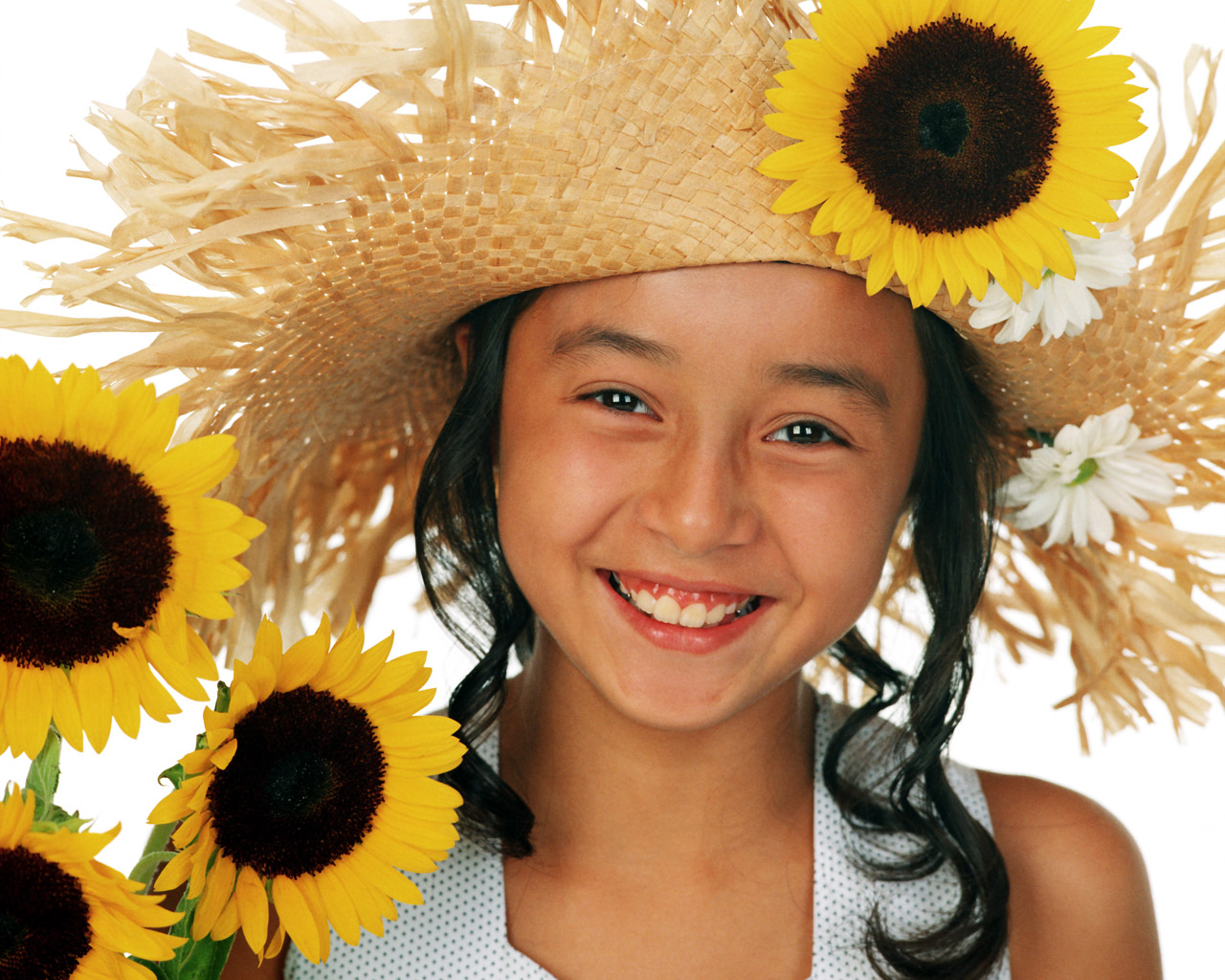 صور و خلفيات اطفال حلوة  v.cute baby images Cute-girl-cute-smile-sunflower-hat-pictures