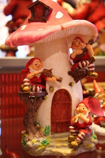 Santa Claus and the Magic Mushrooms Norway-bergen-xmasdolls