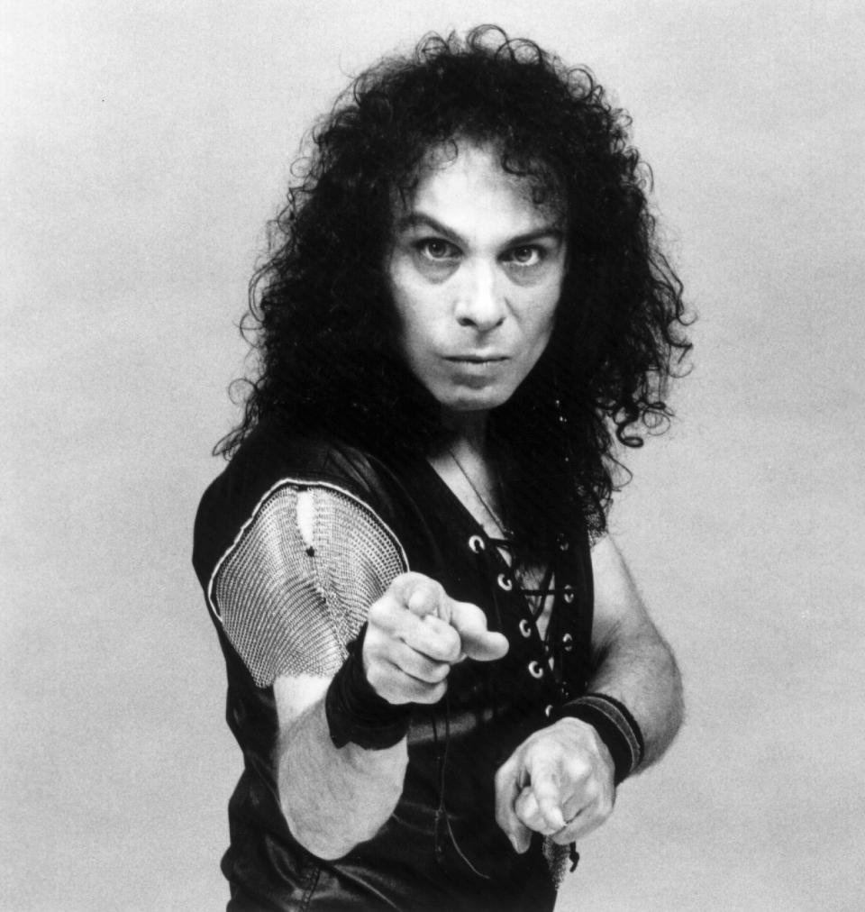 Tus fotos favoritas de los dioses del rock, o algo - Página 17 Ronnie-James-Dio-2