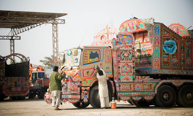 تزيين الشاحنات والباصات في باكستان [25 صورة] Decorative-pakistan-truck-art-12