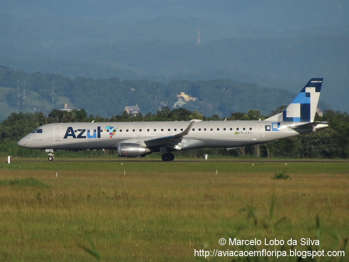 Embraer E-195 avec peinture spéciale IMG_9068