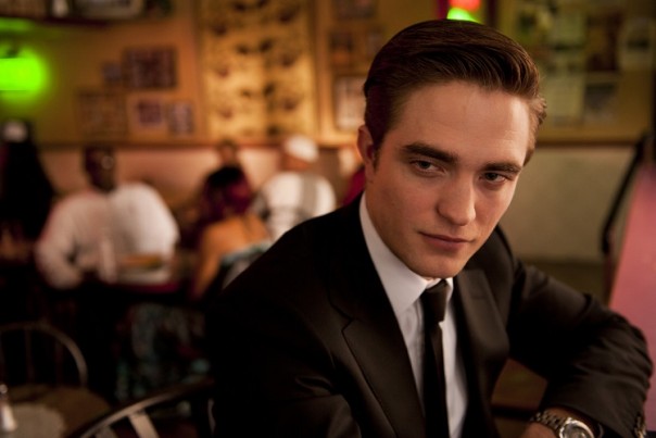 30 Agosto - Robert Pattinson propulsado al espacio en la próxima película de Claire Denis. Buen artículo de "Les inRocKs"!!! Pattinson-tt-width-604-height-403-bgcolor-000000