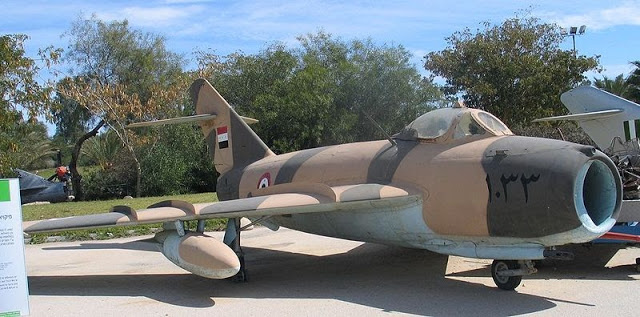 Pilotos Desertores del Pacto de Varsovia y sus Aliados Árabes y Asiáticos  800px-MIG-17-hatzerim-1