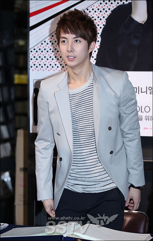 Kim Hyung Jun Comeback Stage @ Music Core + Fansigning Event  5