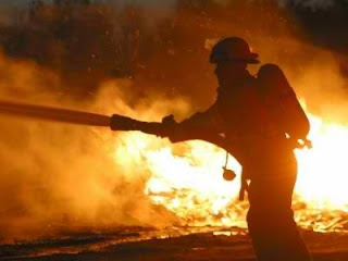 Στάχτη έγιναν χαρτονομίσματα 15.000 ευρώ από πυρκαγιά σε κοντέινερ στα Τρίκαλα  Tromaktiko