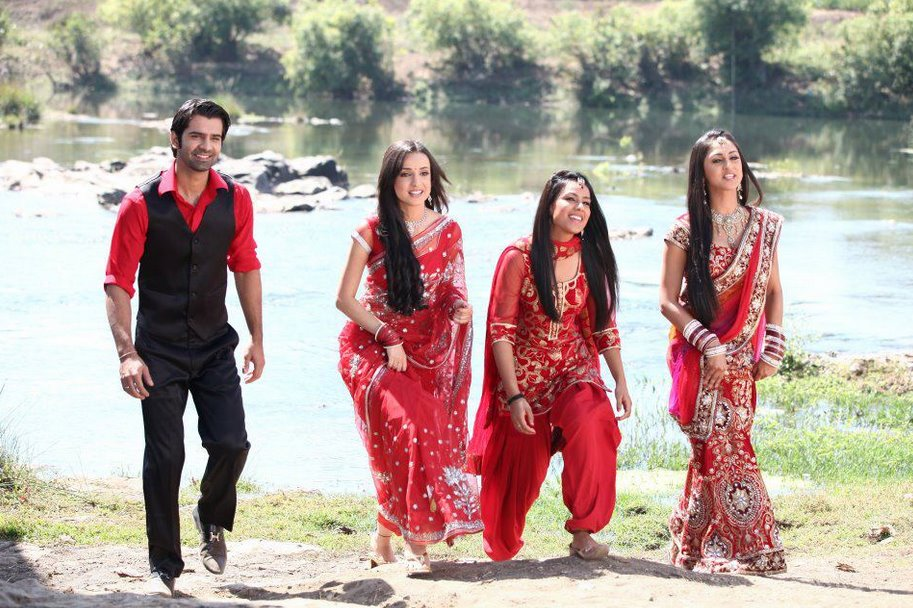 Iss Pyaar Ko Kya Naam Doon - Pagina 2 Iss-Pyaar-Ko-Kya-Naam-Doon_new_pic_2012