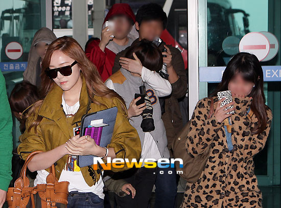 [PICS]Jessica @ Airport Tumblr_m30zrxtQiA1qjnoe5o2_1280