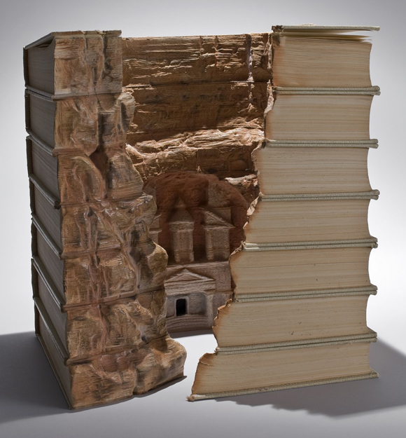 فنون النحت على الكتب   Sculpture on the books Guy_laramee_petra