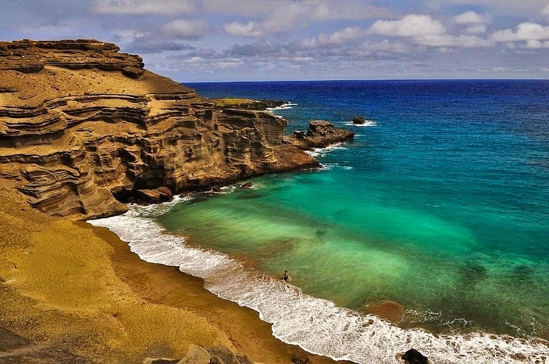 Papakolea, The Green Sand Beach in Hawaii  Papakolea-Green-Sand-Beach-Hawaii-Mahana-Beach-01