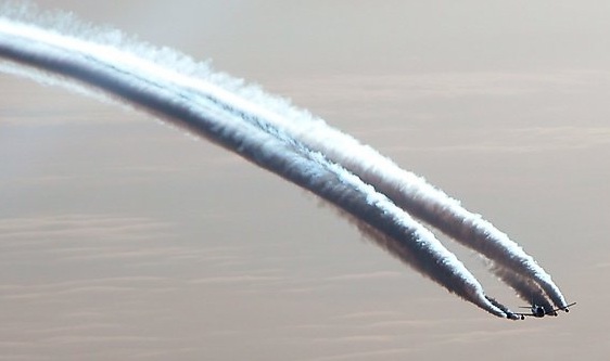 CHEMTRAILS : CROYANCE OU RÉALITÉ ?  Chemtraisl