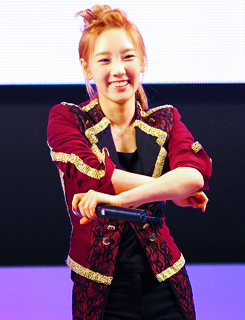 [PIC][2-4-2012] Hình ảnh TaeYeon Tại LG Cinema 3D World Festival! ~ Download  Tumblr_m1tdljSuFz1rsfpwlo4_250