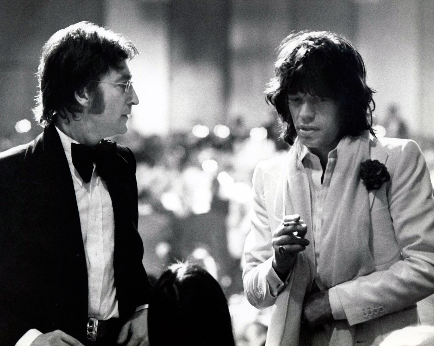 Tus fotos favoritas de los dioses del rock, o algo - Página 16 John-Lennon-and-Mick-Jagger