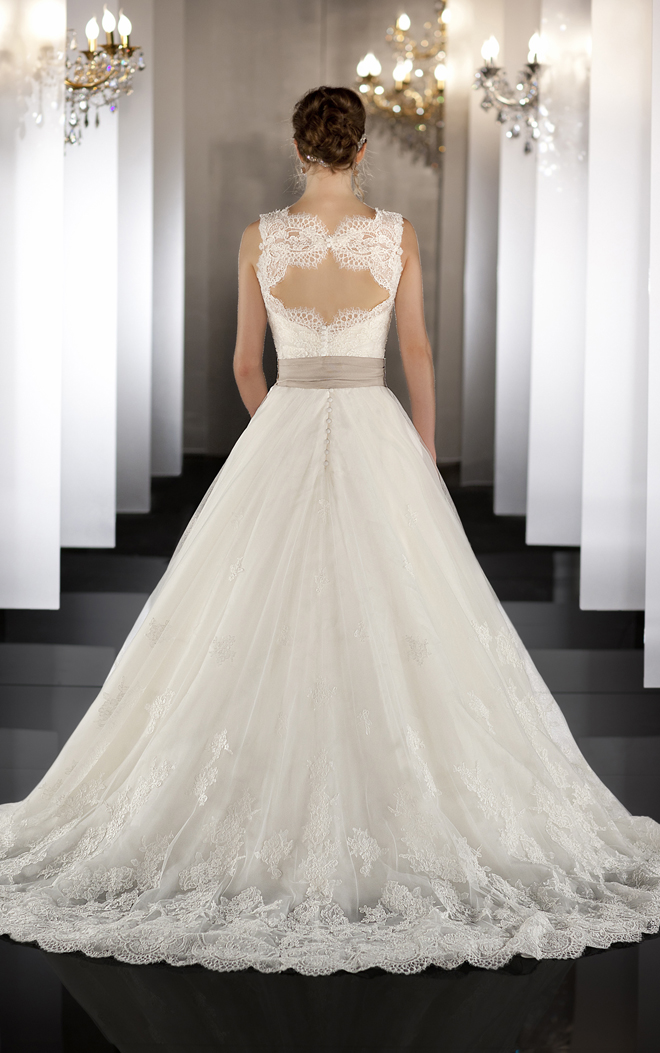 اروع فساتين الزفاف Wedding-dresses-martina-liana-2013-style-437_alt1_zoom