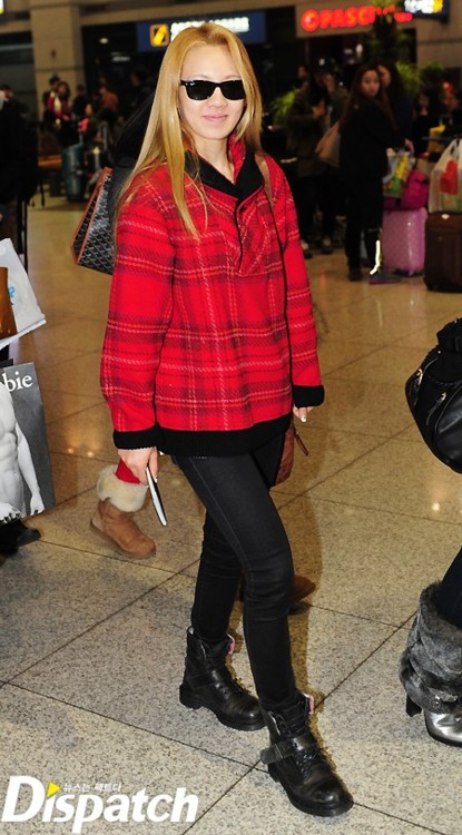 [OTHER][05-02-2012] SNSD|| Airport News Pictorial - Back to Korea T4Eae