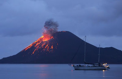 2012 - Il risveglio dei vulcani - Pagina 4 Krakatau