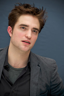 5 Abril - Fotos de Rob en HQ de la conferencia de prensa de WFE + Fotos con Tai. Pattinsonlife-wfe-41-17