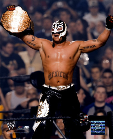 غلاف بعض مجلات المصارعين Rey-mysterio-photograph-c12233391