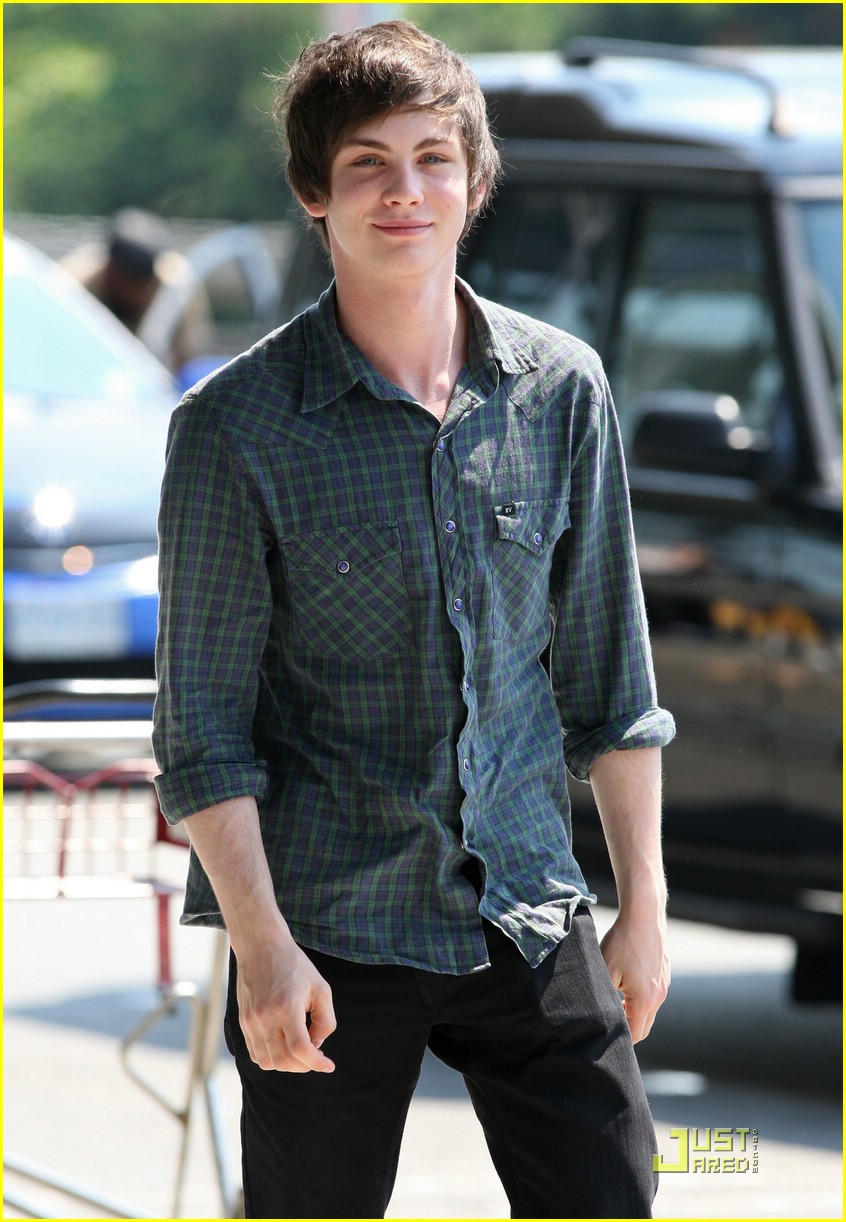 Allan Bardo Logan-lerman-percy-jackson-01