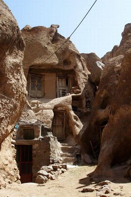 700 years old troglodyte stone house village in IRAN اهل الكهوف في ايران منذ 700 عام 700year-old-stone-house-07