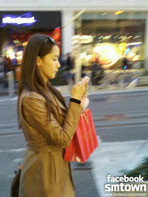 [PIC][08-02-2012]Hình ảnh YoonA dạo phố tại San Fransisco 120208smtown5