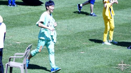 صور B.A.P في Idol Star Athletics Championship BTPj7yPCAAAnDYx.jpg-large