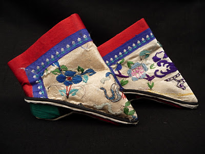 Zapatos Mortales Chinese_Ladies_Footbinding_Shoes_QM_r_