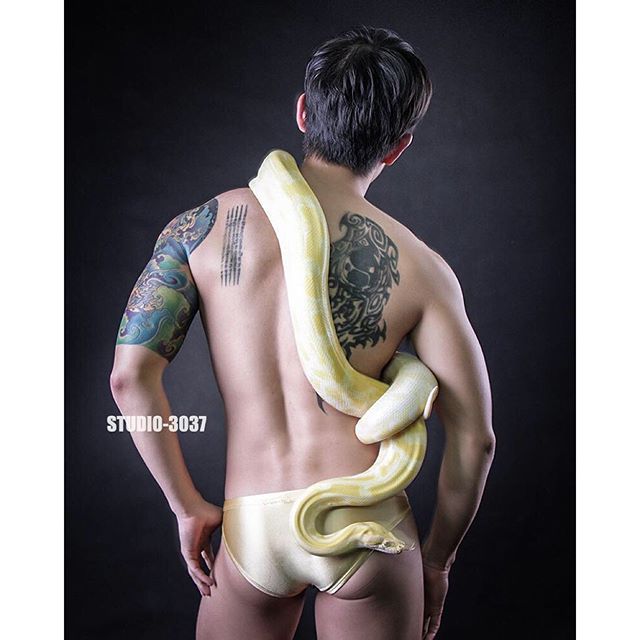 Hot boy cực chất với hình xăm 290901-5642f287b33b3