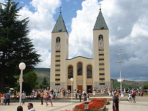 Medjugorje, avril 2014 : Kiera Chirdon guérie d'un cancer rare 300px-Me%C4%91ugorje_St.James_Church