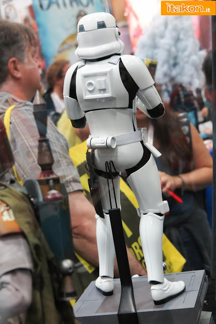 [Hot Toys] Star wars - Stormtrooper - 1/4 scale Hot-toys-sdcc-2015-37