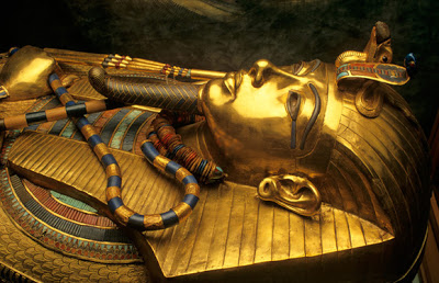  غرائب و عجائب  بالصور King-tut-coffin-1091811-sw