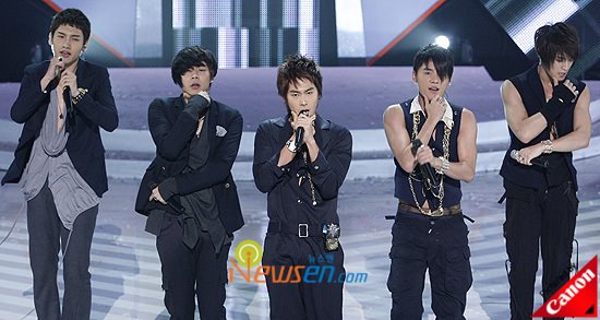 صور روعة لفرقة tvxq Dbsk8