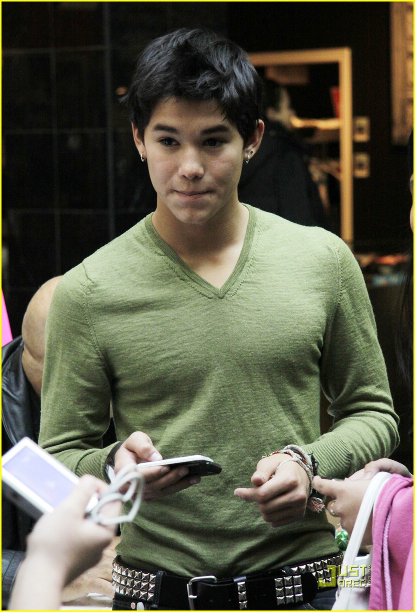 Seth Clearwater Booboo-stewart-punch-vancouver-03